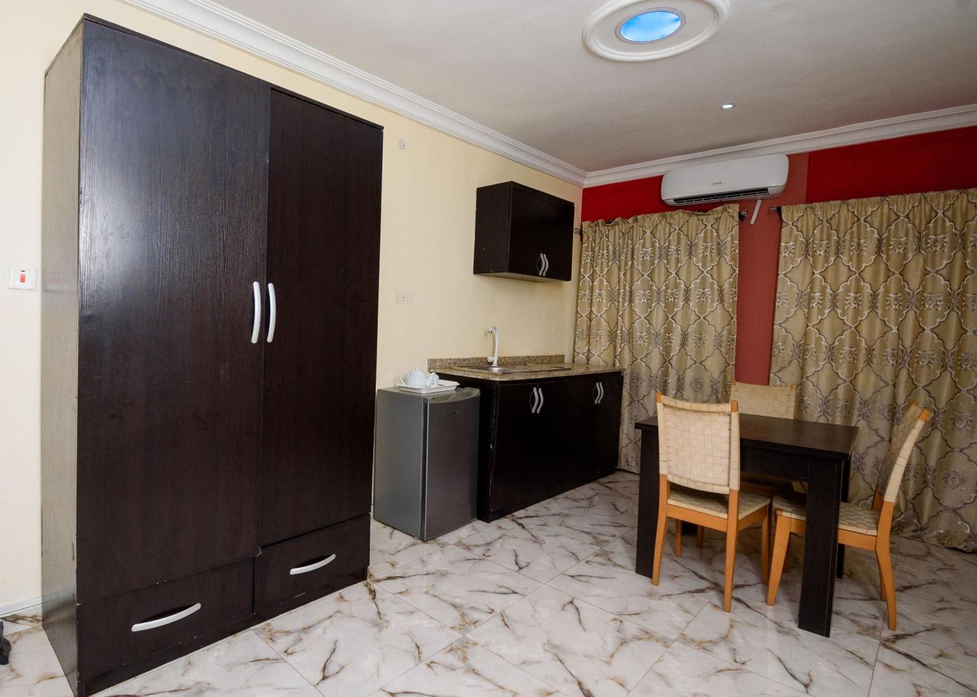 D'Tavern Apartment Ibadan Ngoại thất bức ảnh