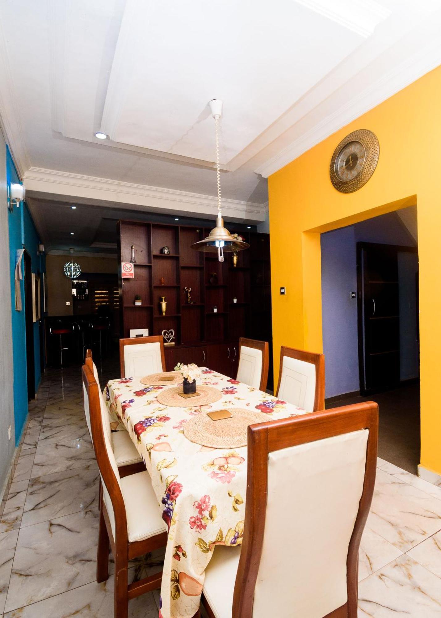 D'Tavern Apartment Ibadan Ngoại thất bức ảnh